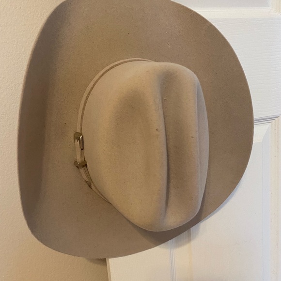 Classic Beige Cowboy Hat - Picture 1 of 8